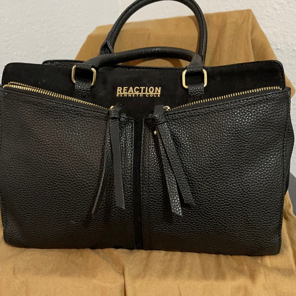 Pre-loved, beautiful Kenneth Cole purse!
